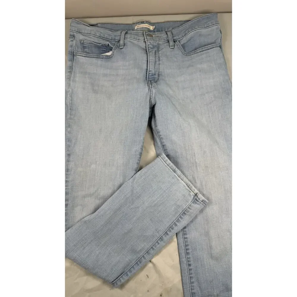 Levi’s 314 Shaping Straight Jeans Women’s W32 L32 Light Wash Stretch Denim
